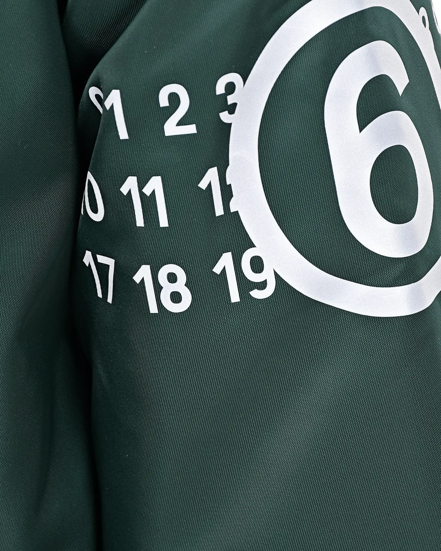 Зеленая куртка-парка с лого на рукаве - изображение 3
