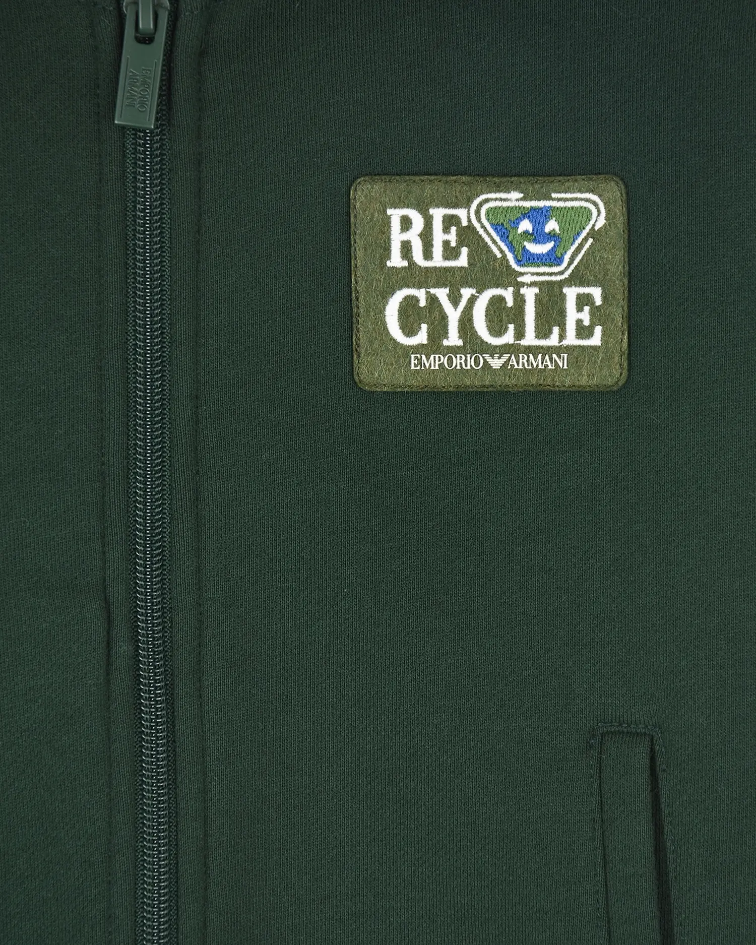 Зелленая спортивная куртка с патчем "recycle" - изображение 3
