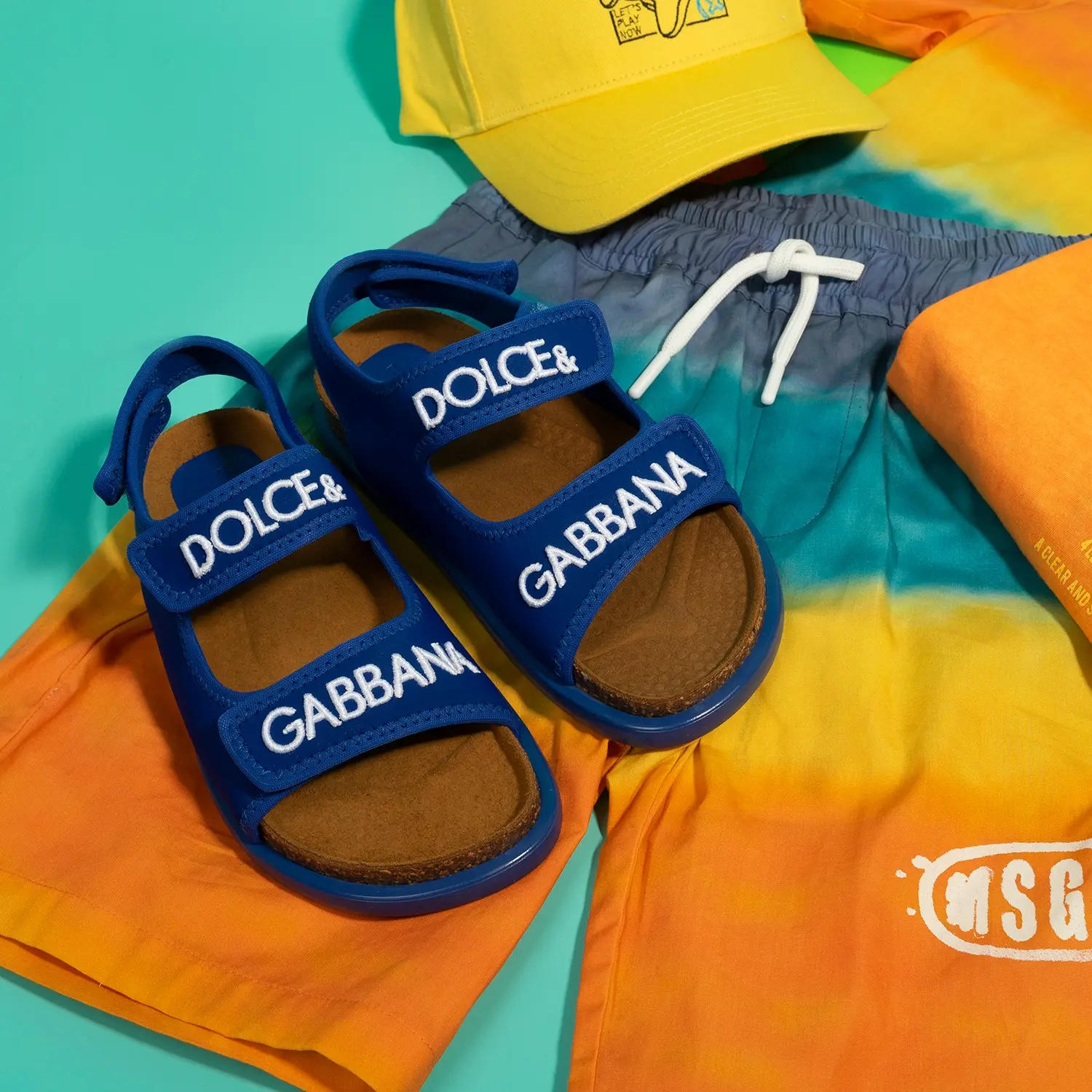 Ярко-синие сандалии с белым лого - изображение 2